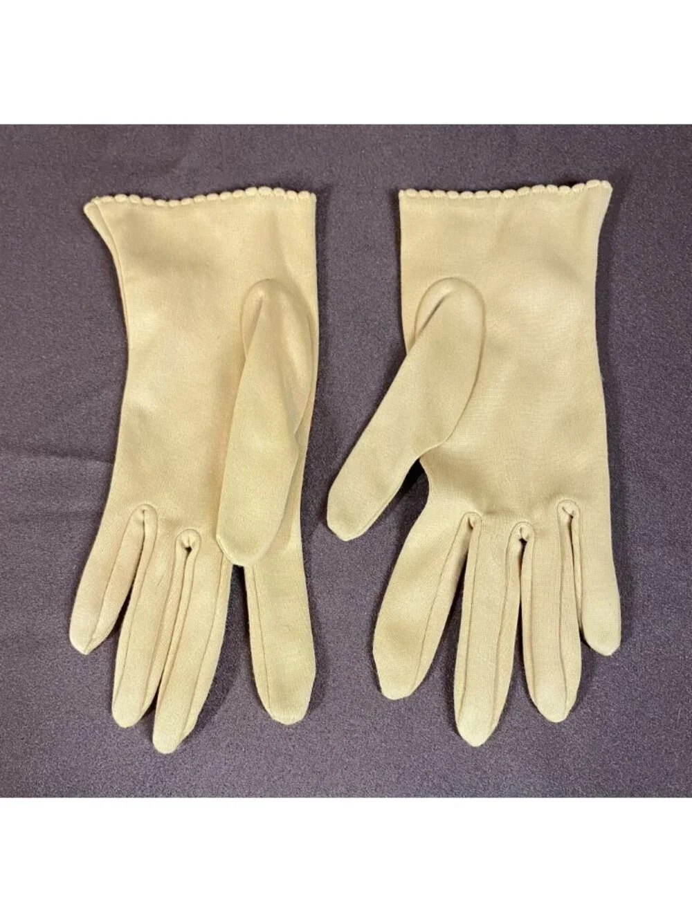 Vintage Yellow Fabric Gloves Size 7 S/M Stretch Unlined w Scallop Trim USA Made